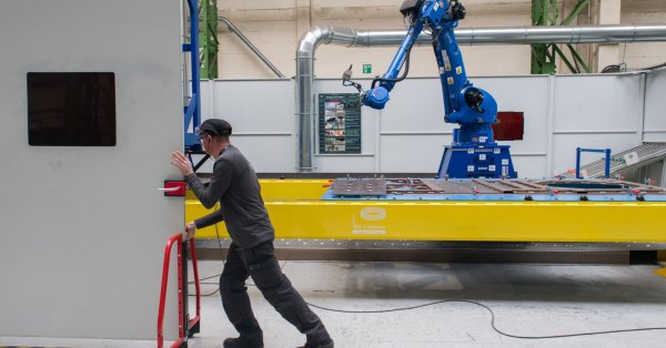 Роботи заменят 20 млн. работници - очакват ли се съкращения и в България?