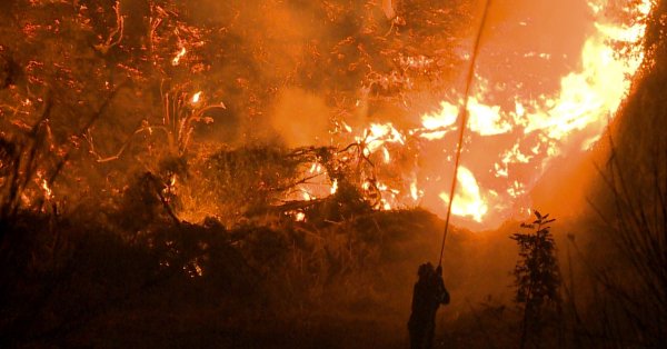 Η κατάσταση σε ορισμένα σημεία της Ελλάδας παραμένει κρίσιμη λόγω των πυρκαγιών