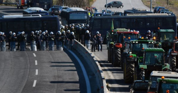 Συνεχίζονται οι διαδηλώσεις στην Ελλάδα: Οι αγρότες είναι έτοιμοι να αποκλείσουν τους αυτοκινητόδρομους