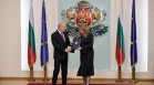 Радев връчи на Йотова папка с изпълнен мандат (СНИМКИ)