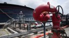 Петролът поскъпна след новите удари между САЩ и Иран