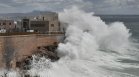 Бурята "Нелсън" взе жертви в Испания, вълните стигат 7 метра
