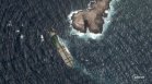 Танкер е поразен от неизвестен снаряд край Оман
