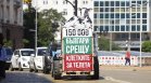 200 доброволци влизат в клетка пред парламента заради съдбата на телетата