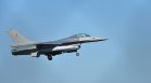 Изтребител F-16 се разби в Сингапур, имал проблеми при излитането