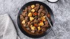 Рецепта за ароматна телешка яхния с картофи и моркови