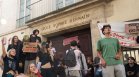 Франция опитва всячески да овладее кървавите ученически протести