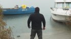 Лодки със сонарни системи издирват изчезналите рибари, но няма и следа от тях