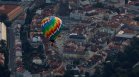 Балони с горещ въздух превзеха небето над чешкия град Храдец Кралове (СНИМКИ)