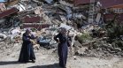 "Разривах с ръце руините, за да се спася": Закъснението на ООН струва живота на хиляди в Сирия