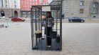 Протестът в клетка на "Невидими животни": Искат промяна за новородените телета