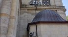 Климатици върху катедралата във Варна възмутиха местните хора