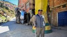 Боливийски скулптор издига гигантски статуи на Меси и Марадона (СНИМКИ)