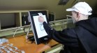Проверяват 12 800 машини за вота, некачествена хартия е повредила принтерите