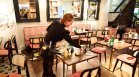 Нидерландия разхлабва мерките, отваря барове и ресторанти
