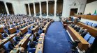 Депутатите единодушно замразиха заплатите си