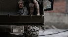 Отчаяната битка за оцеляване в Непал в СНИМКИ