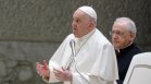 "Жив съм" - папа Франциск страда от остър инфекциозен бронхит