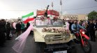 Джипове и булки в бяло: Любовта и войната вървят ръка за ръка в Иран (СНИМКИ)