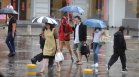 Жълт код за опасно време в половин България - идват бури и градушки
