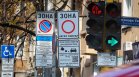 Раздадени са стотици безименни карти за безплатно паркиране в София