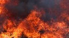Голям пожар в склад в Бяла взе жертва, горят 2 декара