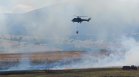 Два военни хеликоптера гасят голям пожар край Котел