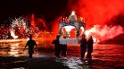 Чупене на глинени делви, светещи фенери... Гърция празнува Великден с уникални ритуали
