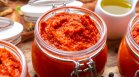 Рецепта за домашна лютеница със сирене