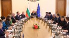 Свръхпечалба, данъци и горива: Опозицията с остри атаки срещу мерките на кабинета "Радев"