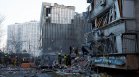 Затрупани хора и разрушени жилища след руска атака с дронове в Киев