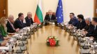 Кабинетът "Радев" се събра на първото си оперативно заседание (СНИМКИ)