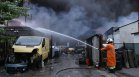 Пожарът в София: Властите призовават жителите да не излизат при силна миризма