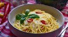 Лесна рецепта за пикантни спагети с каперси и риба тон
