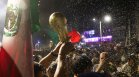 Мексико не спи: Феновете полудяха след класирането на отбора за 1/16-финалите на Световното (СНИМКИ)