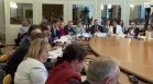 Кабинетът закърпва бюджета: Орязани партийни субсидии и премахнати добавки за пенсионерите