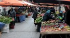 Високите цени в Гърция принудиха местните да купуват най-необходимите храни