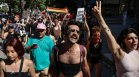 Представители на ЛГБТИ+ общността блокираха Истанбул заради гей парада