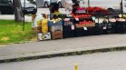 Законно ли работят търговците на плодове и зеленчуци пред магазини в София?