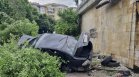 Зрелищна катастрофа след гонка с полицията в Бургас: Шофьор избяга и остави трима мигранти