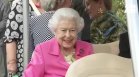 Въпреки проблемите с придвижването: Кралица Елизабет II блесна на изложение