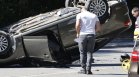Кола се обърна по таван във Варна, има пострадало дете
