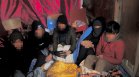 Разбиха депо за бежанци, държани при адски условия в ромската махала на Поморие