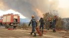 Голям пожар в Гърция е на метри от резервоари с пропан