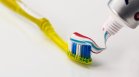 Избелващи пасти за зъби: Какво трябва да знаем за тях