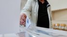 Шапка предизвика спречкване в изборна секция в Пловдив