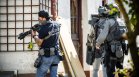 Загинал, двама ранени и 34-ма задържани след масова стрелба в Нидерландия