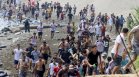 Мигранти от Северна Африка атакуват Испания по вода (СНИМКИ)