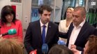 Тръгнаха новите трамваи "Шкода" в София: Пътниците ги посрещнаха с възторг (ВИДЕО)