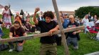 "Let Us Worship" обединини вярващи във Вашингтон (СНИМКИ)